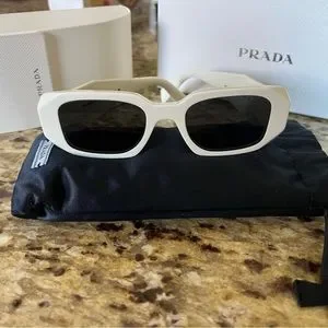 NEW (no tags) Prada White Women’s Symbole Pr 17ws (1425s0) Sunglasses Prada PR 17WS Symbole 1425S0 Rectangle Talc White Sunglasses  main image 2